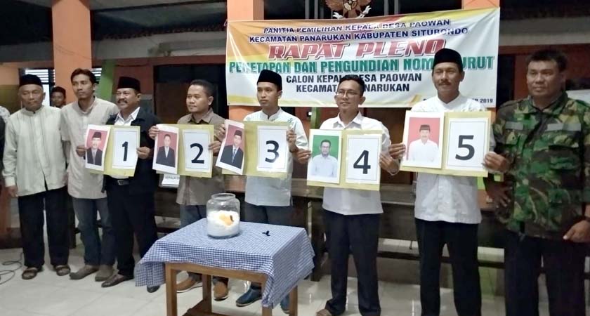 CALON : Lima figur terbaik calon kepala desa Paowan foto bersama, berkomitmen mensukseskan tahapan pelaksanaan pilkades secara jujur, adil dan berintegritas, menuju orang nomor satu di desa setempat. (imam)