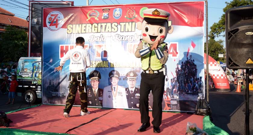 Olahraga Bersama Sinergitas TNI Polri di Area CFD Situbondo