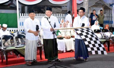 Bupati H Dadang Wigiarto SH didampingi Wabup dan Ketua DPRD Situbondo saat melepas Peserta Kirab Ancak Agung 2019. (imam)
