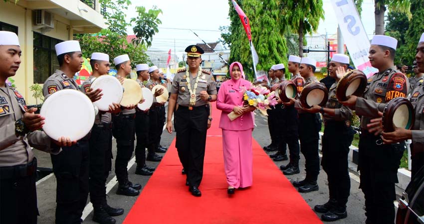 Sholawat Nariyah dan Tari Landhung Meriahkan Penyambutan AKBP Sugandi sebagai Kapolres Situbondo