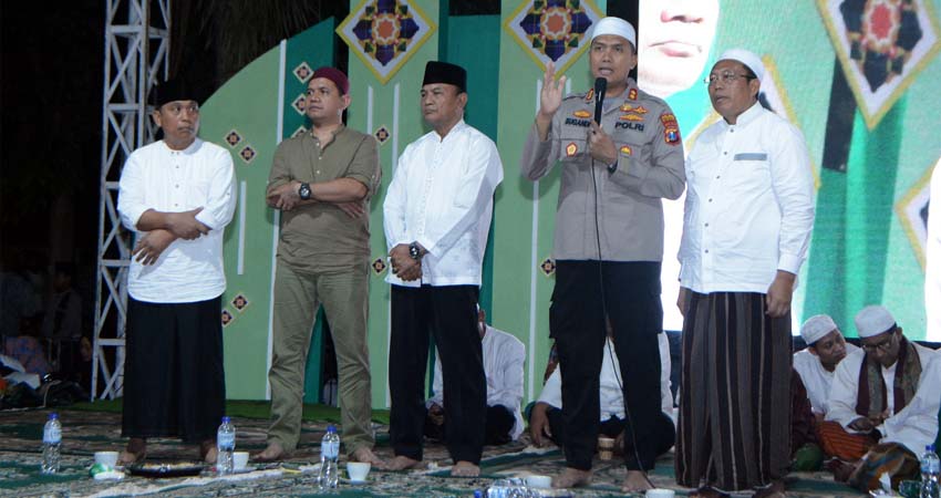 Hadiri Peringatan Isra' Mi'raj, Kapolres Situbondo Imbau Masyarakat Ikuti Prosedur Pencegahan Corona yang Dikeluarkan Pemerintah