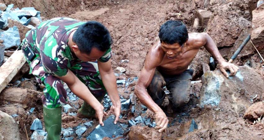 Hammer 18 Kilogram Teman Setia Warga Desa Tlogosari Bernama Ali