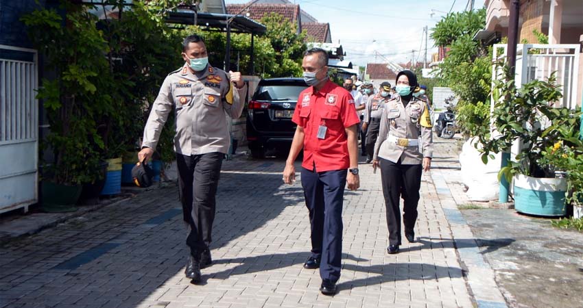 Kapolres Situbondo Tinjau Kawasan Physical Distancing dan Imbau Masyarakat Tidak Mudik