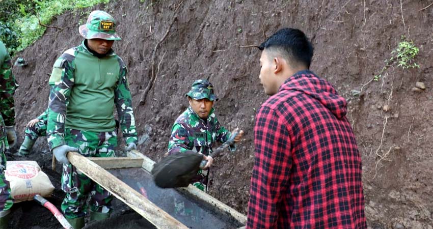 Satgas TMMD Situbondo Tak Kenal Hari Libur, Tetap Semangat Bekerja