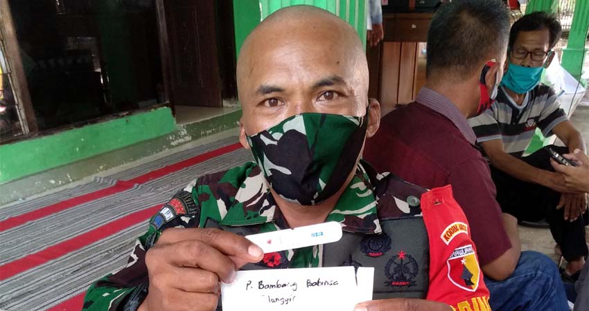 Babinsa Tenggir Koramil 02/Panji Berikan Pemahaman Tentang Rapid Tes