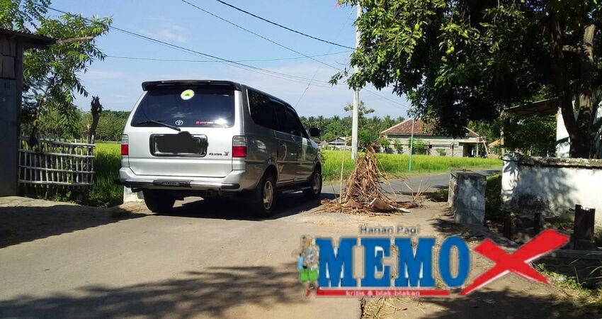 Jembatan akses jalan penghubung di Desa Sletreng Kecamatan Kapongan.