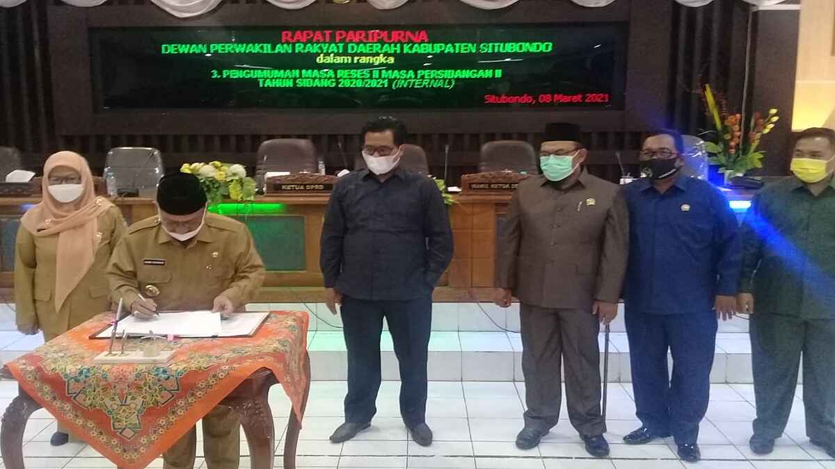 Bupati Situbondo Hadiri Rapat Paripurna Pengesahan Ranperda APBD Jadi Raperda Tahun 2021