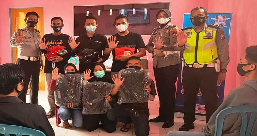 Satlantas Polres Situbondo Gandeng Katar Jatibanteng Sosialisasikan Keselamatan Berkendara dan Prokes