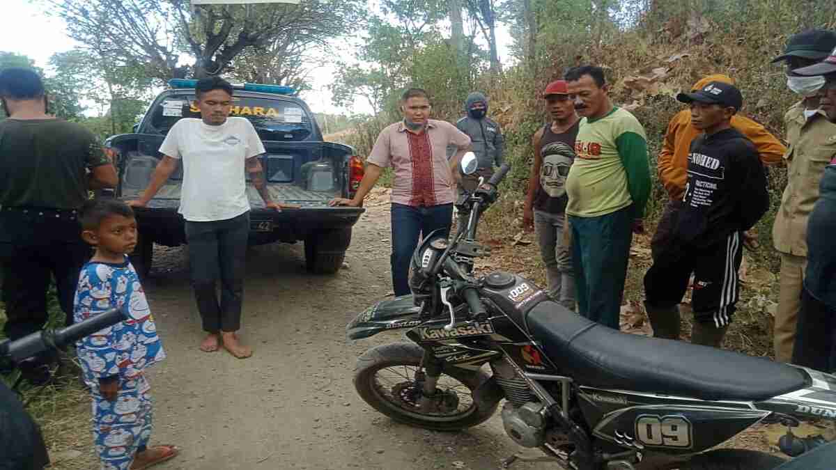 Polisi Evakuasi Pemotor Asal Ambarawa yang Tersesat di Hutan Asembagus