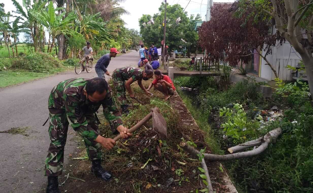 Galakkan Tradisi Gotong Royong, TNI bersama Rakyat Kerja Bakti