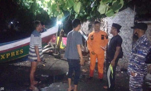 Diterjang Gelombang Tinggi, Perahu Nelayan Banyuputih Situbondo Tenggelam