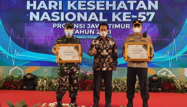 Kapolres Situbondo dan Dandim 0823 Terima Penghargaan Penanganan Pandemi Covid-19 Terbaik di Jawa Timur