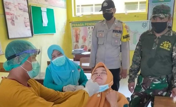 Cegah Kluster PTM, Tim Surveillence Puskesmas Panarukan Gencarkan Swab Antigen