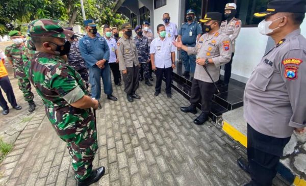 Jelang Nataru, Kapolres Situbondo bersama Dandim 0823 Perketat Pelabuhan Jangkar dan Perbatasan