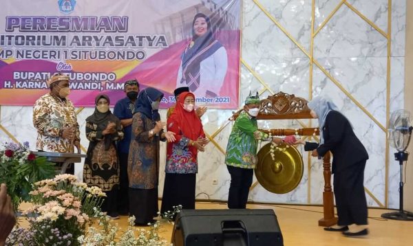 Bupati Situbondo Resmikan Auditorium Aryasatya SMPN 1 Situbondo