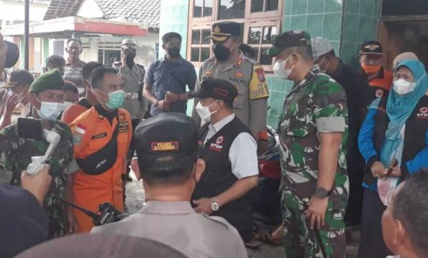 Forkopimda Situbondo Santuni Keluarga Nelayan yang Meninggal Akibat Tersambar Petir