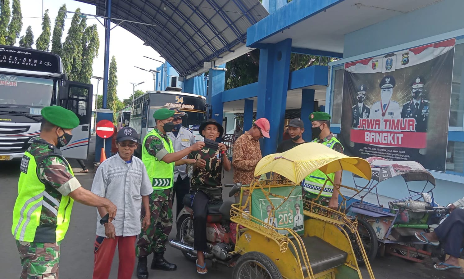 Sasar Terminal, Kodim 0823 Situbondo bersama Dishub Gencarkan Antisipasi Omicron