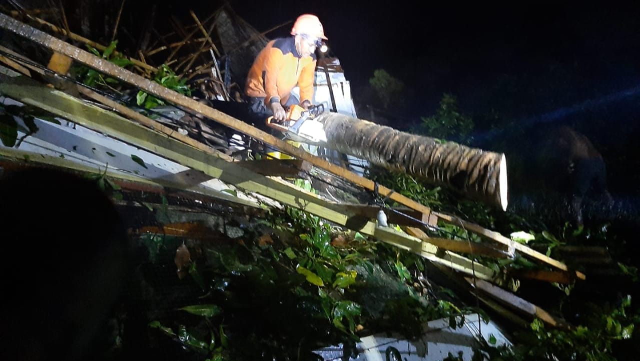 Dua Dusun di Desa Talkandang Situbondo Disapu Puting Beliung, 21 Rumah Sedikitnya Rusak