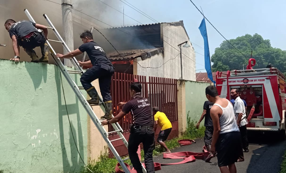 Gudang Penyimpanan Buku Arsip Dispendikbud Situbondo Terbakar