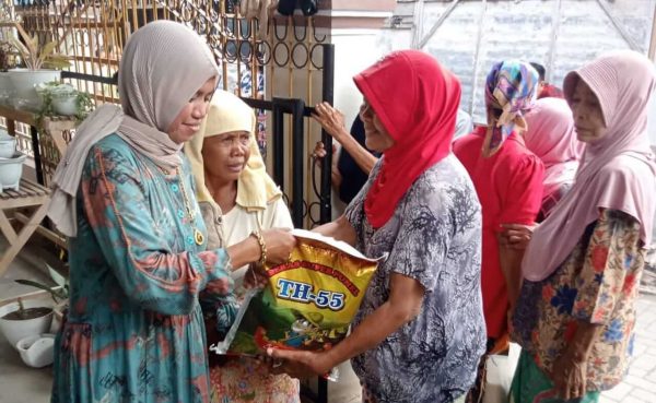 Satu Ton Beras Dibagikan ke Fakir Miskin, Lansia dan Anak Yatim Piatu di Dua Kecamatan Situbondo