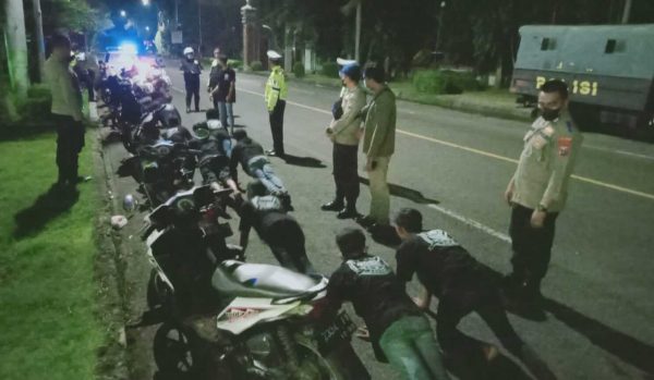 Cegah Balap Liar di Situbondo, Tujuh Motor Protolan Diamankan dan Puluhan Remaja Dibina Polisi