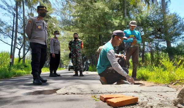 Antisipasi Balap Liar, Polsek Asembagus Situbondo Pasang Marka Kejut