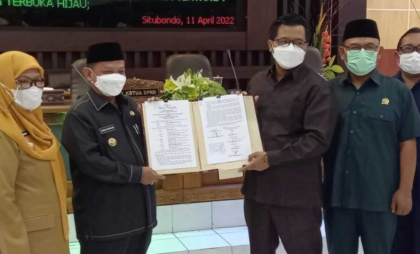 Rapat Paripurna DPRD Situbondo Setujui Pengesahan Tiga Raperda