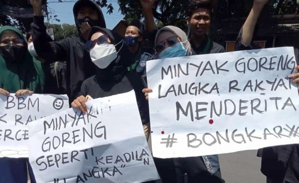 Unjuk Rasa HMI Situbondo Sempat Terjadi Aksi Dorong di Gedung DPRD