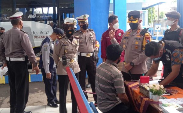 Jelang Mudik Lebaran, Polres Situbondo Lakukan Cek Kesehatan Sopir dan Kelayakan Angkutan Umum