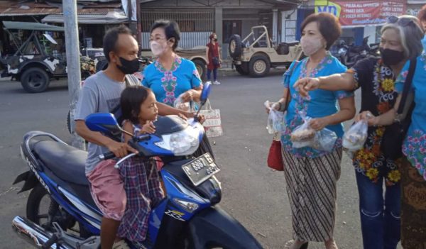 Optimalkan Momen Bulan Suci dan Kartini, Empat Komunitas di Situbondo Bagi Takjil