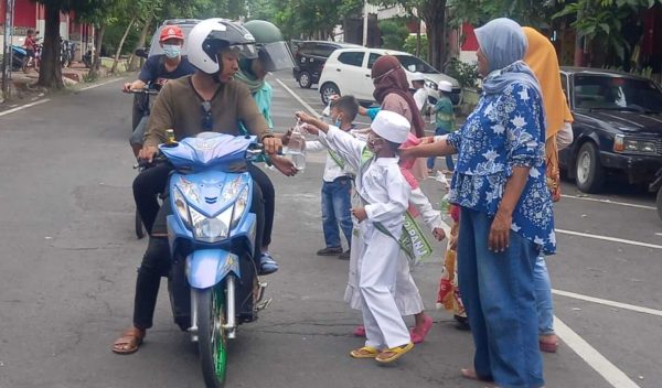 Keluarga Besar TK Al Hidayah 2 Panji Situbondo Berbagi Berkah di Bulan Ramadan