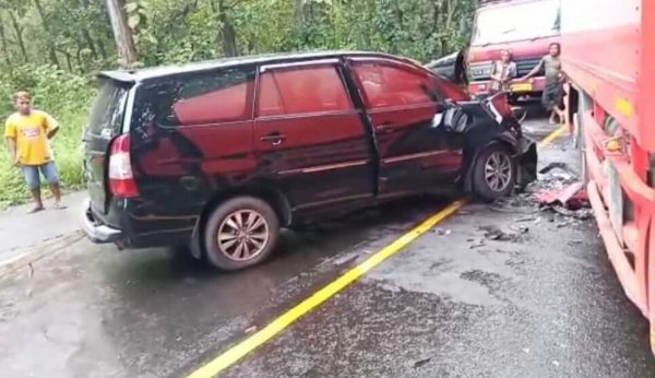 Truk Tronton Tabrak Kijang Innova di Jalur Hutan Baluran Situbondo, Satu Orang Meregang Nyawa