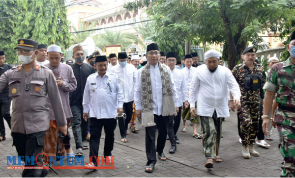 Ketum PBNU Sambangi Sejumlah Kiai di Situbondo