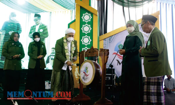 Gubernur Jatim bersama Ribuan Alumni Santri Hadiri Mubes Ikatan Santri Alumni Salafiyah Syafi’iyah Situbondo