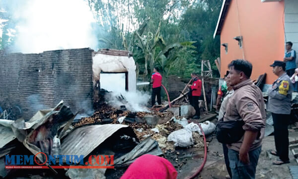 Bangunan Rumah dan Pabrik Kerupuk di Situbondo Terbakar