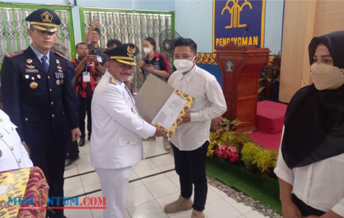 Bupati Karna Serahkan Remisi untuk WBP Rutan Kelas IIB Situbondo