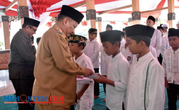 Peringati Muharram, Bupati Situbondo Serahkan Santunan untuk 100 Anak Yatim