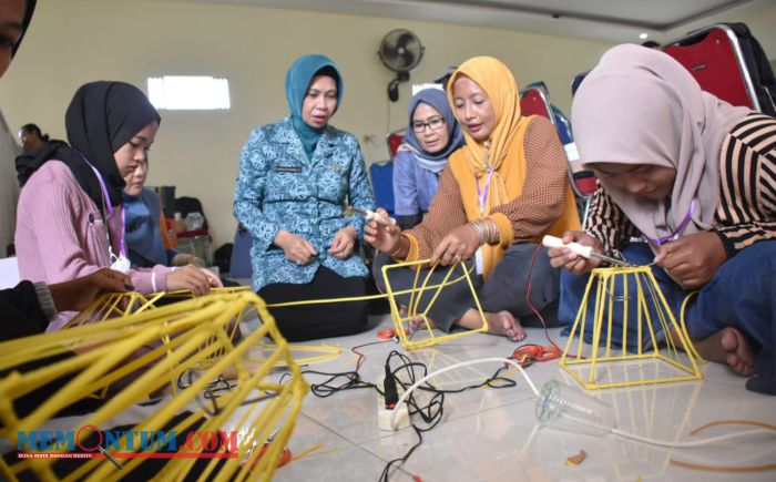 Tingkatkan Pendapatan Petani Tembakau Situbondo, Pemkab bersama PKK Gelar Pelatihan Kerajinan Rotan