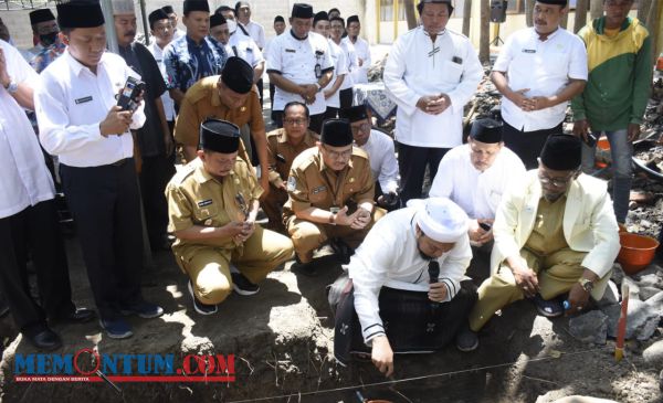 Bupati Karna Hadiri Peletakan Batu Pertama Pembangunan Masjid Smasa Situbondo