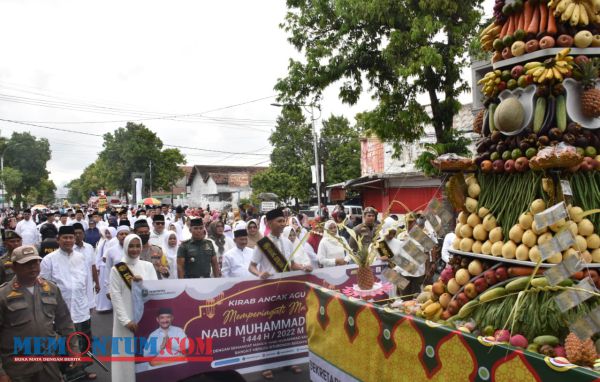 70 Peserta Kirab Ancak Agung Situbondo Meriahkan Peringatan Maulid yang Diagendakan Jadi Event Tahunan