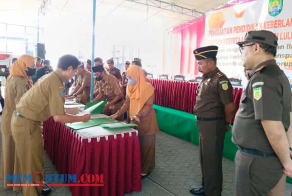 Kejari Situbondo Fasilitasi Penyerahan Ijazah yang Ditahan Sekolah dengan Alasan Tunggakan