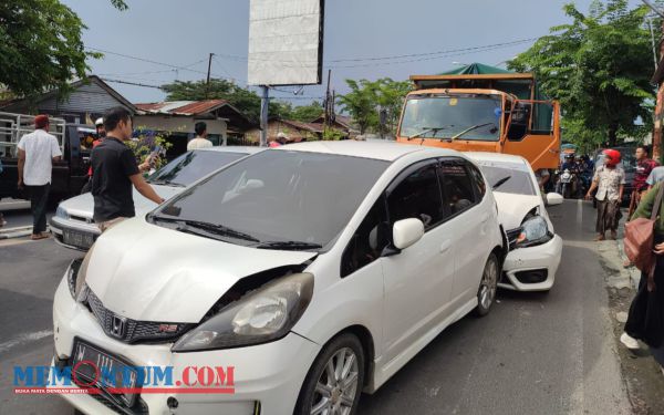 Kurang Hati-Hati, Truk Fuso di Pamekasan Sebabkan Laka Karambol dengan Tabrak 3 Mini Bus dan 1 Sepeda Motor