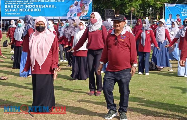 Meriahkan Hari Kesehatan Nasional, Ratusan Nakes bersama Forkopimda Gelar Senam di Alun-alun Situbondo