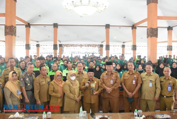 Pemkab Situbondo Raih Adipura, Bupati Karna Siapkan Kenaikkan Honor dan Uang Lembur untuk Petugas Kebersihan