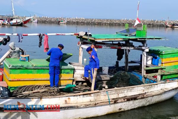 Satpolairud Polres Situbondo Tangkap Kapal Nelayan Cantrang di Zona Dua