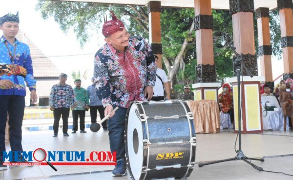 36 Peserta Drumband Tingkat SD hingga SMA Meriahkan Peringatan Hardiknas Situbondo