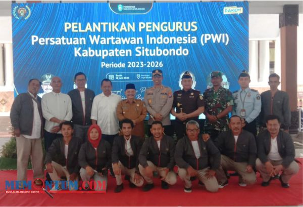 Ketua PWI Provinsi Jatim Lantik Ketua dan Pengurus PWI Situbondo